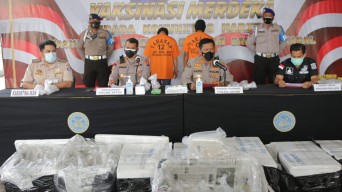 Polisi Bekuk Dua Kurir Puluhan Ribu Benur Tanpa Izin