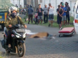 Gagal Salip Trailer, Karyawan Wings Asal  Jombang Tewas Tergilas Truk