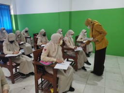Menilik Sistem Pembelajaran di SMP YIMI Ada Kelas Khusus Bahasa Inggris Bagi Guru dan Siswa