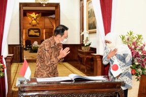 Dapat Kunjungan Dubes Jepang, Gubernur Khofifah Bicarakan Sejumlah Program