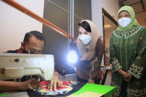 Dekranasda Jatim Beri Pelatihan Bagi Pengrajin Bordir dan Batik