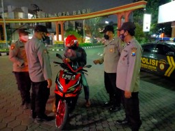 Tekan Angka Kriminalitas, Jajaran Polsek Rayon Tengah Gencarkan Operasi Malam Hari