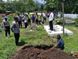 Kisah Dibalik Suami Bongkar Makam Istri di Ponorogo