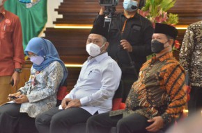 Pemkab Gresik Raih Penghargaan Terbaik Implementasi SAPK dan CAT