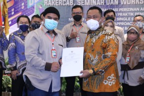 Bupati Gresik Harap Vaksinasi Juga Dilakukan di Apotek