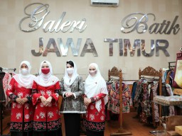 Dekranasda Palalawan Riau Terkesan Dipameri Arumi Bachsin Produk UMKM Khas Jatim