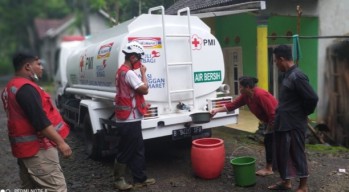 Warga Terdampak Banjir di Banyuwangi Kekurangan Air Bersih, PMI Kirim 15 Ribu Liter