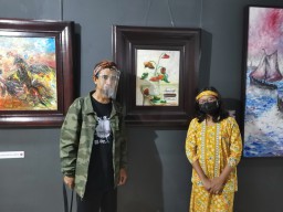 Pelukis Tunggal Asal Malang Gelar Pameran 40 Lukisan di Gresik