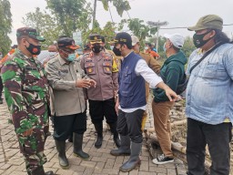 Emil Sidak Penanganan Darurat Banjir Kali Lamong