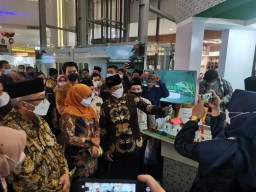 Tutup Gebyar OPOP Jatim, Gubernur Jatim Target 1000 Produk Pesantren di Tahun 2023