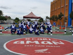 Sambil Latihan Jurnalistik, MPM Honda Jatim Ajak Siswa SMK Muhammadiyah 1 Kepanjen Praktik Safety Riding