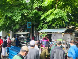 Semangat Gairahkan Ekonomi, Milad Muhammadiyah di Sidoarjo Borong Dagangan PKL