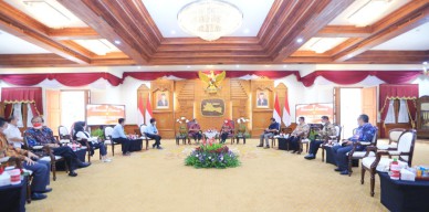 Khofifah Dukung Upaya PLN dan WIMA Kembangkan Motor Listrik di Jatim