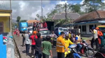 Semeru Kembali Erupsi, Pencarian dan Evakuasi Korban Dihentikan Sementara