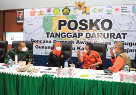 Gubernur Khofifah Minta Relawan Bantu Petakan Kualitas Layanan Pemenuhan Kebutuhan Pengungsi