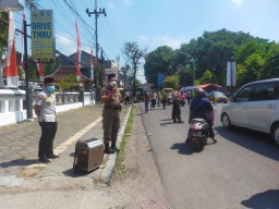 Satpol PP Jember Ingatkan Warga Selalu Terapkan Prokes Ketat