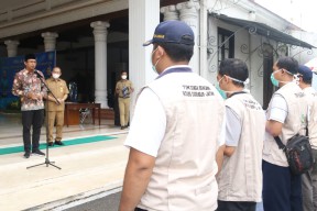 Bupati Sidoarjo Kirim Tenaga Medis, Obat, dan Makanan untuk Warga Terdampak Erupsi Semeru