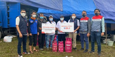Peduli Korban Erupsi Semeru, Pertamina Terpanggil Serahkan Beragam Bantuan