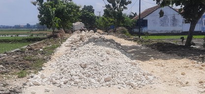 Warga Keluhkan Proyek Jalan Sumuragung dan Balongdowo