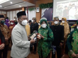 DPRD Gresik Nikahkan 18 Pasangan dari Kalangan Kurang Mampu