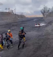 Gunung Semeru 'Batuk' Lagi, Gubernur Khofifah Minta Warganya Tetap Tenang