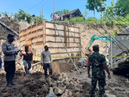 Pemborong Jembatan Ambrol Ponorogo Terancam Putus Kontrak