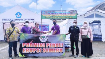 Aksi Peduli Kemanusiaan, Pormiki Salurkan Bantuan Untuk Korban Erupsi Semeru 