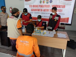 Sopir dan Kondektur di Tulungagung Jalani Tes Urine