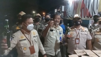 Antisipasi Pesta Miras Tahun Baru, Satpol PP Gresik Sita 926 Botol Miras