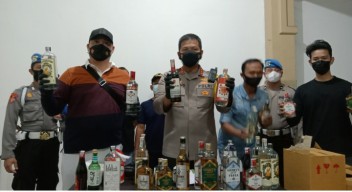 Polisi Sidoarjo Ungkap Gudang Miras Ilegal, Beeoperasi Sejak Lima Bulan Lalu
