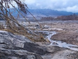 Antisipasi ke Permukiman Warga, Pemkab Lumajang Normalisasi Aliran Lahar Semeru