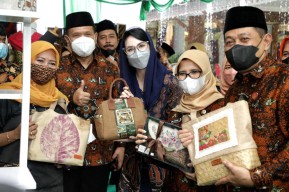 Arumi Bachsin Ajak Dekranasda Blitar Tandang ke Luar Daerah, Ini Tujuannya!