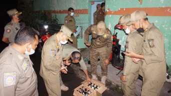 Satpol PP Kota Mojokerto Razia Gudang Miras