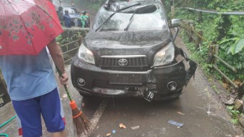 Sopir Asal Sidoarjo Tewas Tertimpa Pohon di Trawas Mojokerto