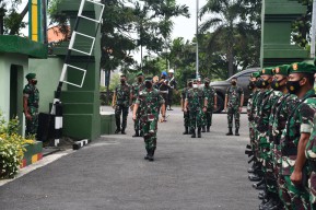 Kunjungi Kodim 0812 Lamongan, Pangdam Tanam Pohon dan Beri Arahan Jajaran