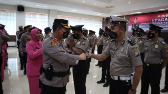 79 Anggota Polres Gresik Naik Pangkat 