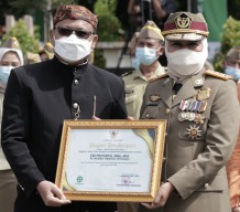 Gubernur Jawa Timur Berikan Penghargaan Pemerhati K3, Ini Penerimanya
