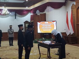Gubernur Khofifah Resmi Lantik Wahid Wahyudi Jadi Pj Sekdaprov Jatim