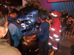 Gara Gara Kain Anti Tikus, Mobil di Tulungagung Terbakar