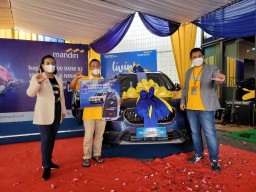 Nasabah Mandiri Jember Raih BMW dari Program Livin Bank Mandiri