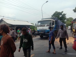 Tabrakan dengan Truk Fuso, Pasutri Asal Sidayu Meninggal di TKP