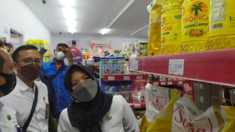 Pemkab Madiun Bakal Sanksi Toko yang Jual Minyak Goreng Melebihi Rp 14 Ribu