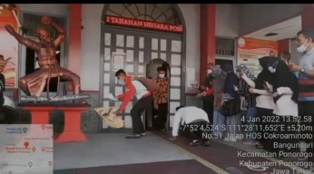 11 Orang Napi Balon Keluar Rutan Ponorogo, Keluarga Histeris