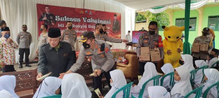 Sambil Silaturahmi, Kapolres Bojonegoro Gelar Vaksinasi Anak di Ponpes Al Rosyid
