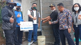 PT Smelting Bangunkan Sumur Bor Warga Korban Erupsi Semeru