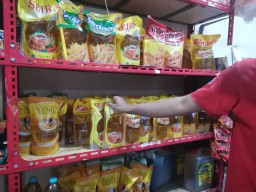 Harga Minyak Goreng di Pasar dan Toko Kelontong Belum Turun, Pelaku Usaha Gorengan dan Warung Makan Mengeluh