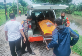 Mayat Perempuan Tanpa Identitas Mengapung di Sungai Siwalanpanji Sidoarjo