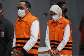 Berkas Perkara Korupsi Bupati Probolinggo Nonaktif dan Suami Dilimpahkan ke PN Tipikor Surabaya