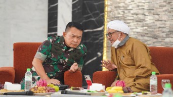 Kasad Silaturahim Ke Ponpes Anwarut Taufik dan Darullughah Wadda'wah
