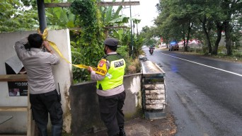 Mayat Tertutup Kaos Dengan Kepala Penuh Luka Gegerkan Warga Karangrejo Tulungagung